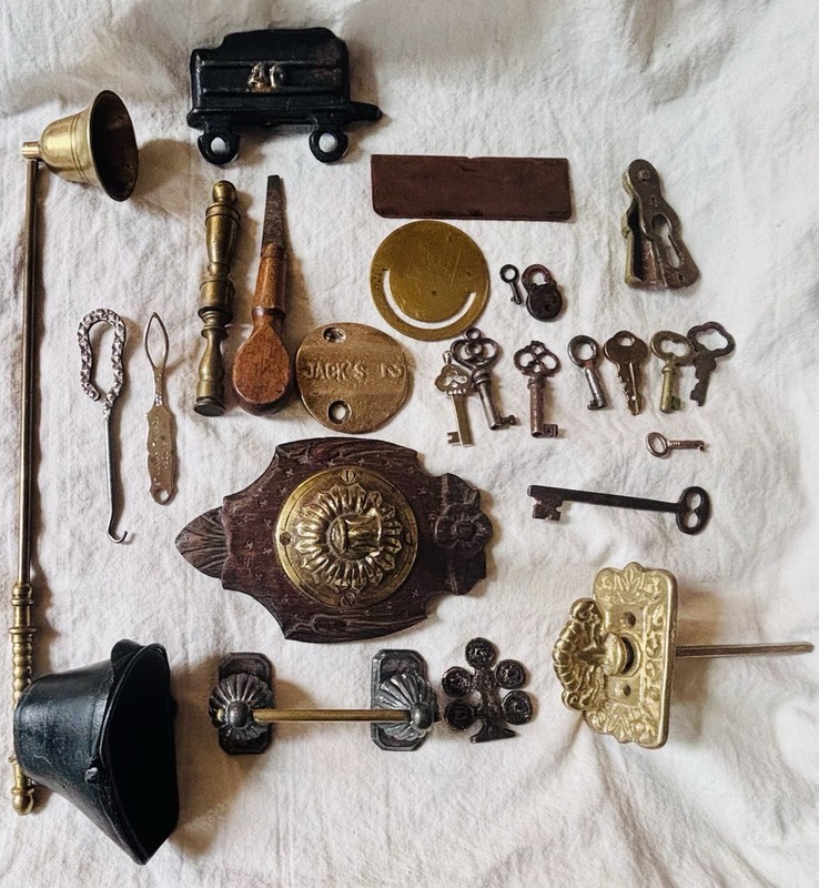Lot Assorted Vintage Brass Hardware/ Keys/Door Bell/ House Decor