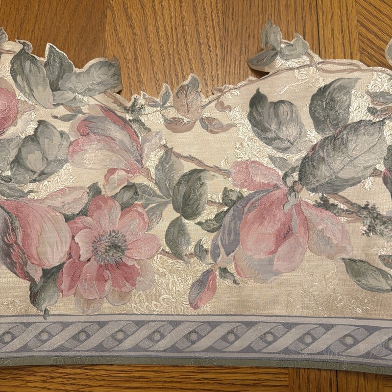 Village Floral 10.2 Inch Wide Prepasted Border Scalloped 5 Rolls NIP