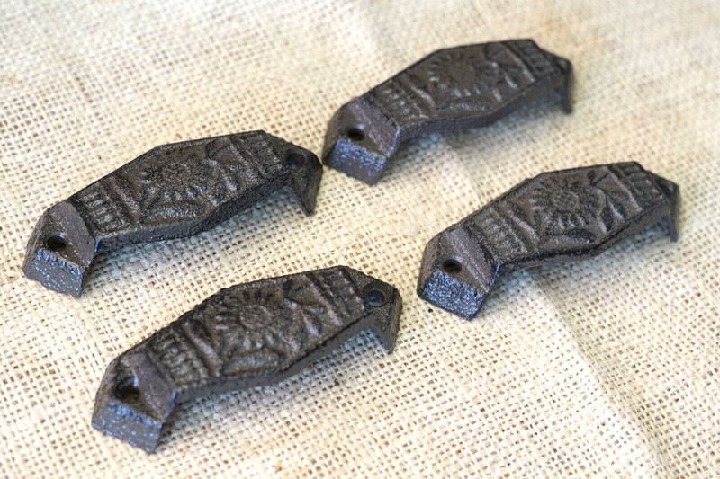 4 DRAWER PULLS CABINET BIN HANDLES RUSTIC VINTAGE DRESSER CAST IRON CUP ORNATE