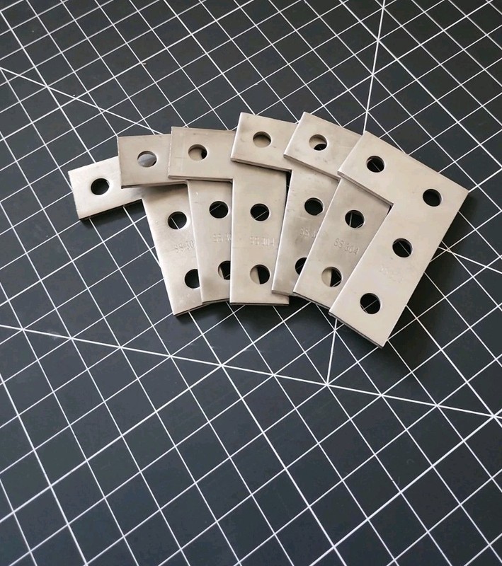 LOT OF ( 6 ) 4-HOLE CORNER PLATE – FLAT “L” 304 STAINLESS STEEL 1/4″ THICK!
