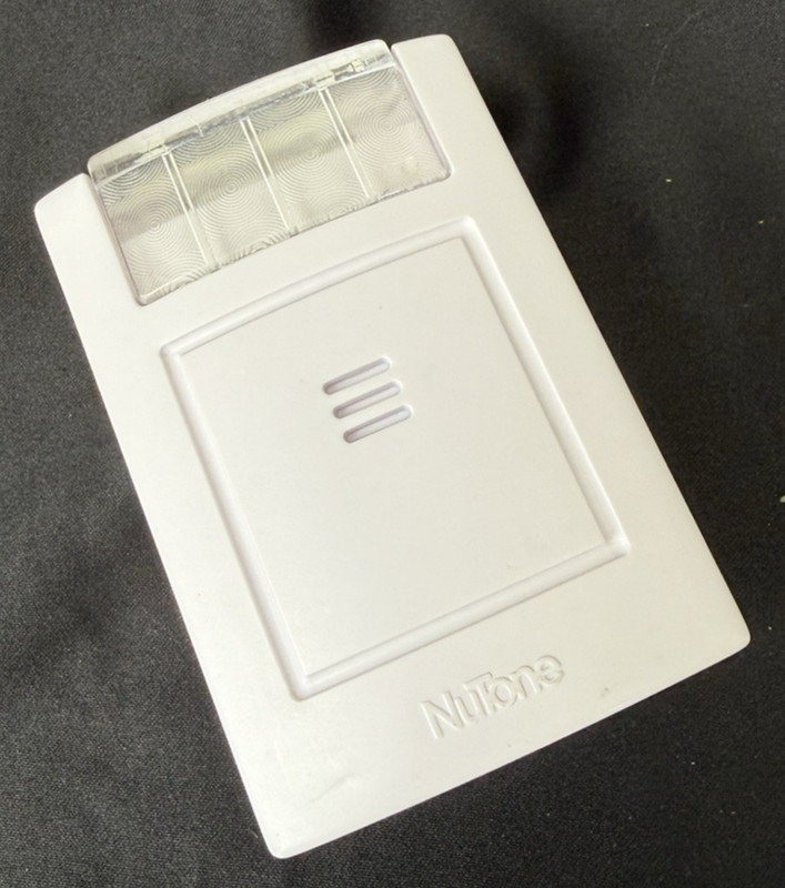 NuTone LA224RWH White Plug-In Wireless Door Chime Receiver With Strobe Tested