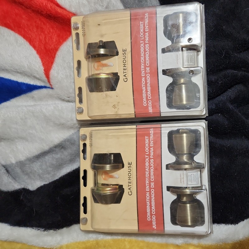 Gatehouse Keyed Entry Lockset Deadbolt Antique Brass New Sealed 2 of each