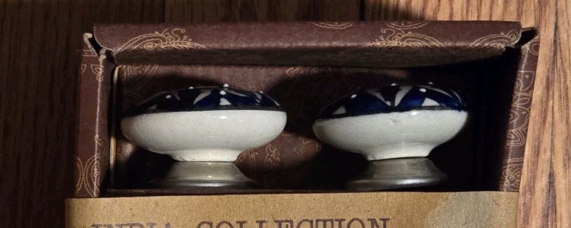 Ceramic Blue & White Drawer Pulls Handcrafted In India Set Of 4 NIB gallery