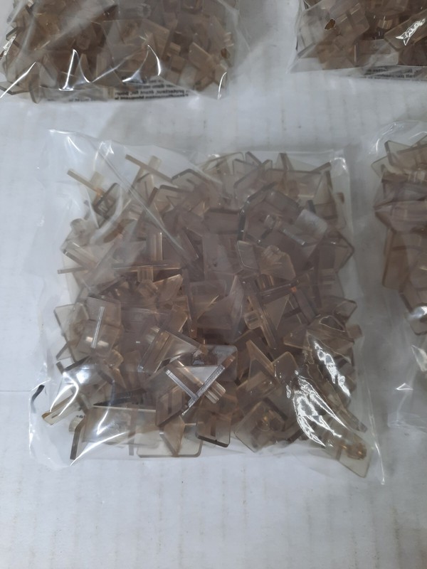 Shelf Support Clips Translucent Smoke Plastic For 1/4" Hole Bags of 100 gallery