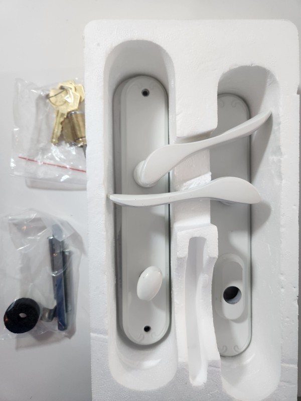 PELLA WHITE FRENCH DOOR HANDLE SET RIGHT HINGE W/KEY CYLINDER **OPEN BOX**