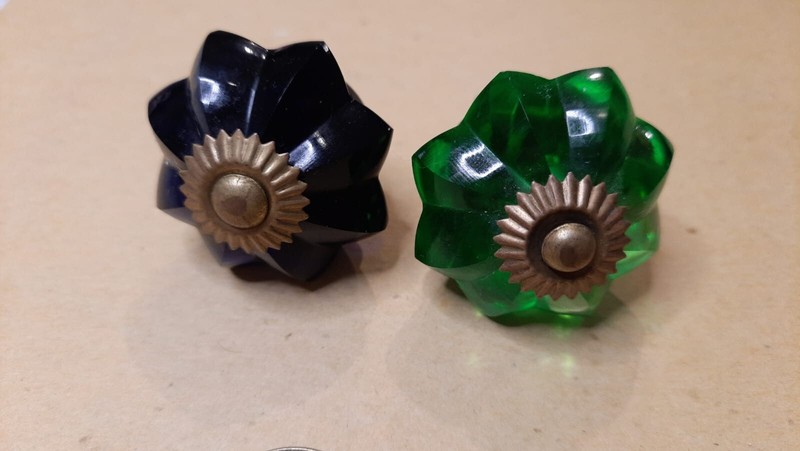 LOT 2 GREEN & Black ROUND WITH 9 SEGMENTED POINTS, BRONZE ACCENTS