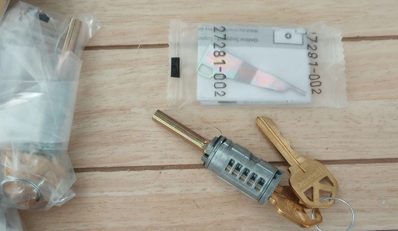 Kwikset Smartkey Deadbolt Cylinder Replacement W/2 KEYS Silver/Nickel 83373