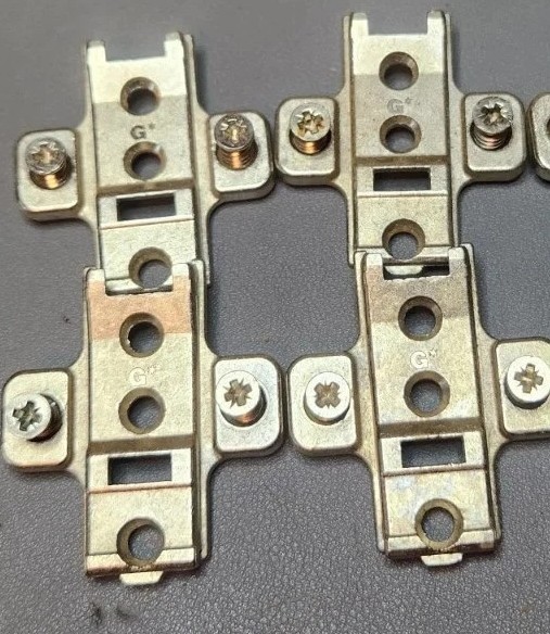 4 COUNT GRASS #044 Hinge Base Plate, 1.3mm Fits 1006-30, 3903, 1806 Clip On NEW