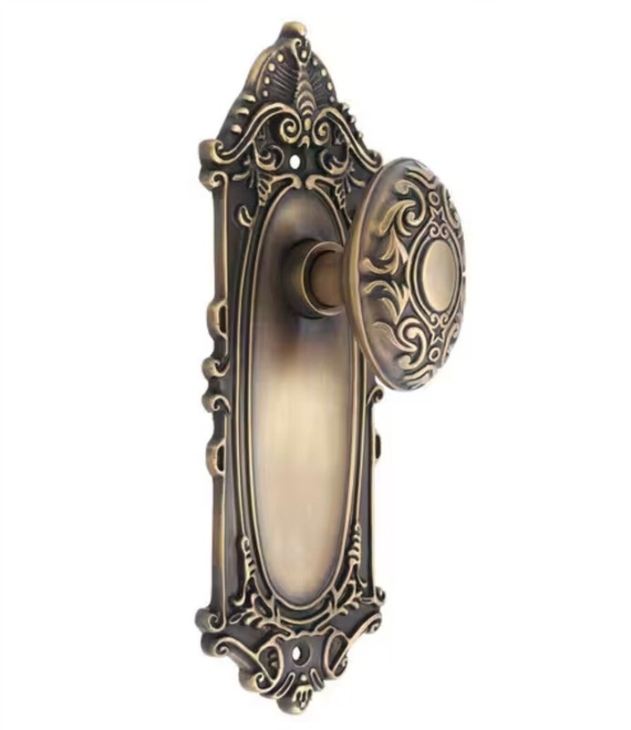 Largo Door Set w/ Matching Oval Knobs, Antique-By-Hand, Passage(Rejuvenation/RH)