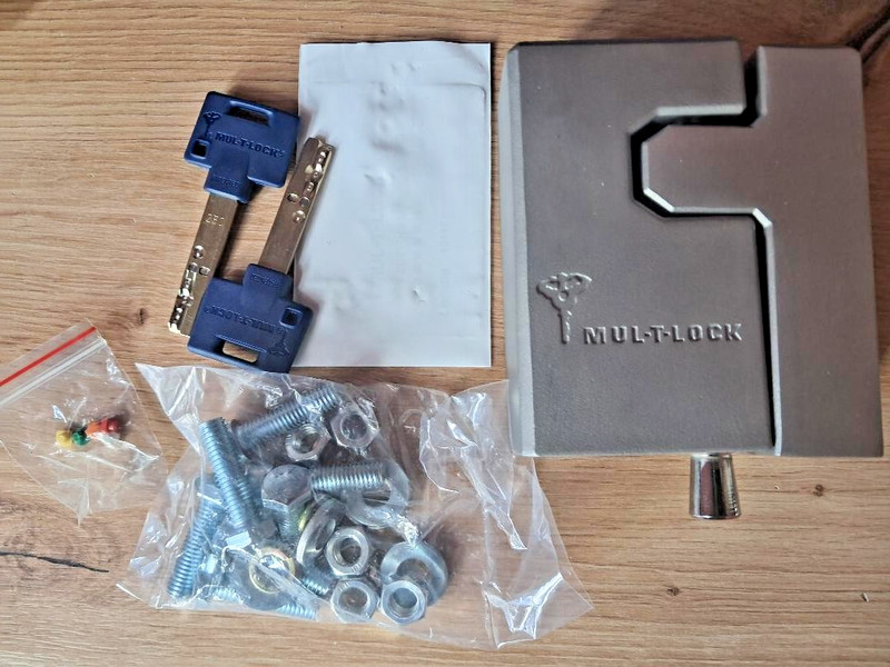 MUL-T-LOCK HaspLock Diamond Interactive+.With 2 keys And keycode card