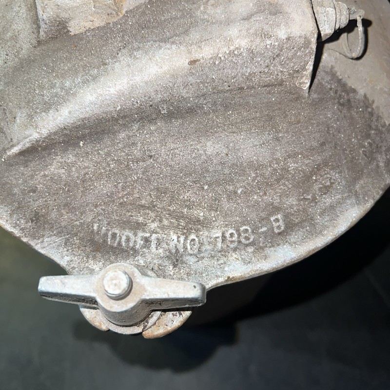 VINTAGE SPEEDY SPRAYER PAINT TANK MODEL 793-8 W.R.BROWN CO. CHICAGO,ILL 2.5 Gal. gallery