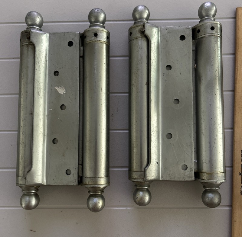 VINTAGE SET 2 HEAVY DUTY DOUBLE SPRING LOADED 8″ STEEL HINGES 5 HOLE MOUNT