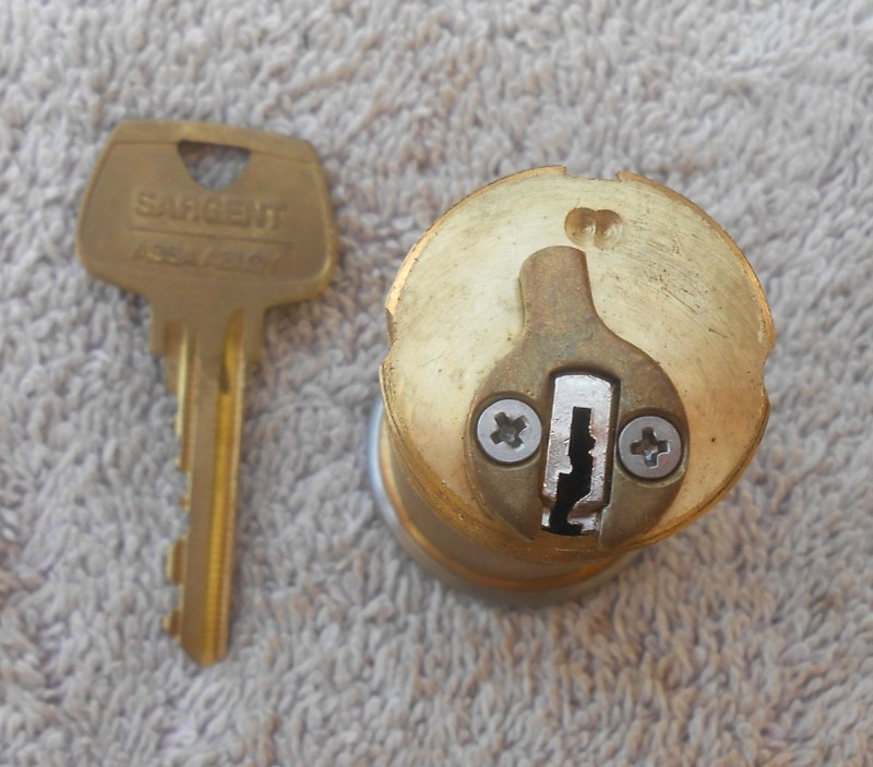 SARGENT ASSA ABLOY Mortise Cylinder 2 " long with 6 pin LA keys gallery