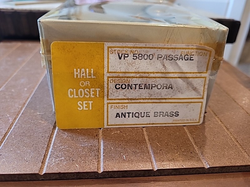 Weslock Contempora Keylock Hall/ Closet Lock VP5800 Antique Brass Design-- NOS gallery