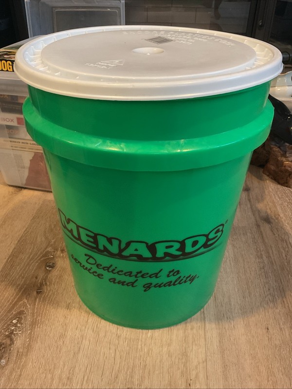 Menards - Green 5 Gal Pail With White Lid - Bucket for Mixing Paint