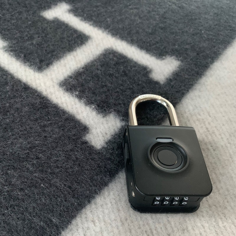 Smart Dual Function Rechargeable Combination & Fingerprint Padlock gallery