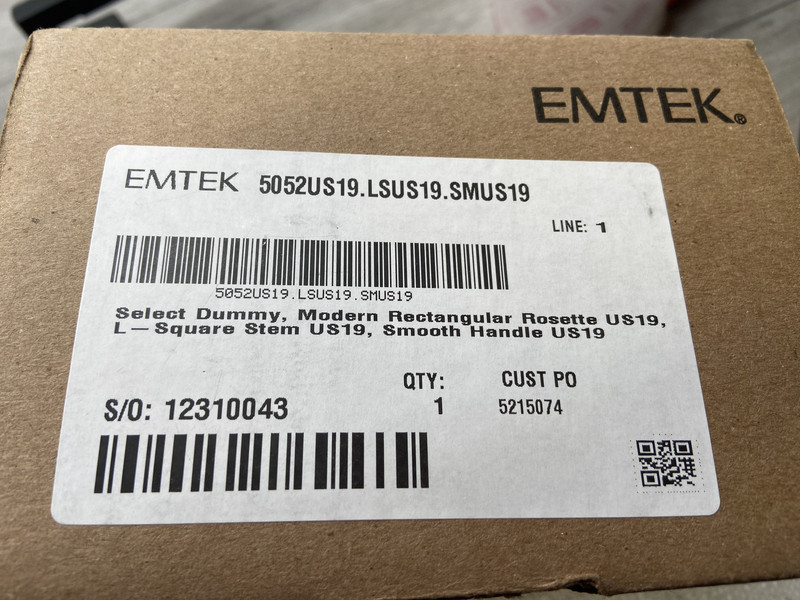 Emtek 505SMUS4 Modern Rectangular Rosette Leverset