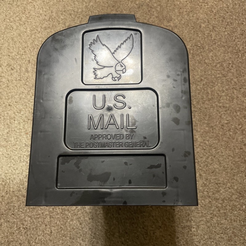Mailbox, Deluxe Plastic With Missing Red Flag
