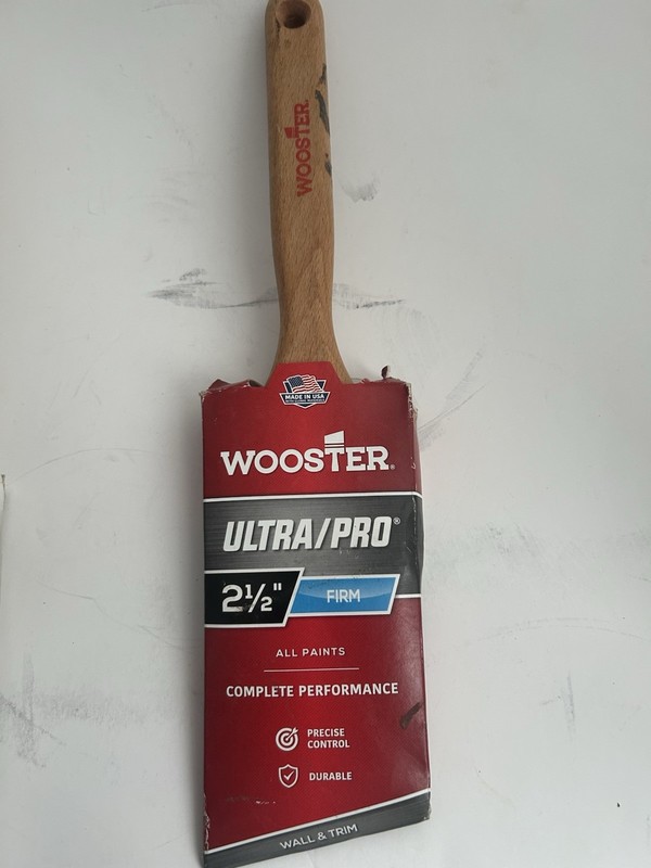 Wooster 4174 -2 1/2 Ultra/Pro Angle Firm Paint Brush, 2-1/2 inches