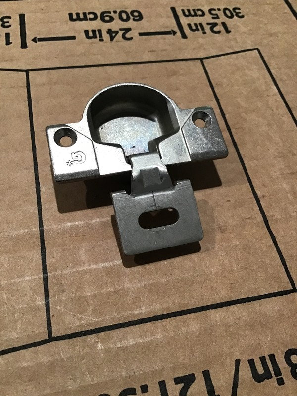 Single (1) GRASS 830 Cabinet Hinge Self Closing w/839-04 5/8″ OL mounting plate