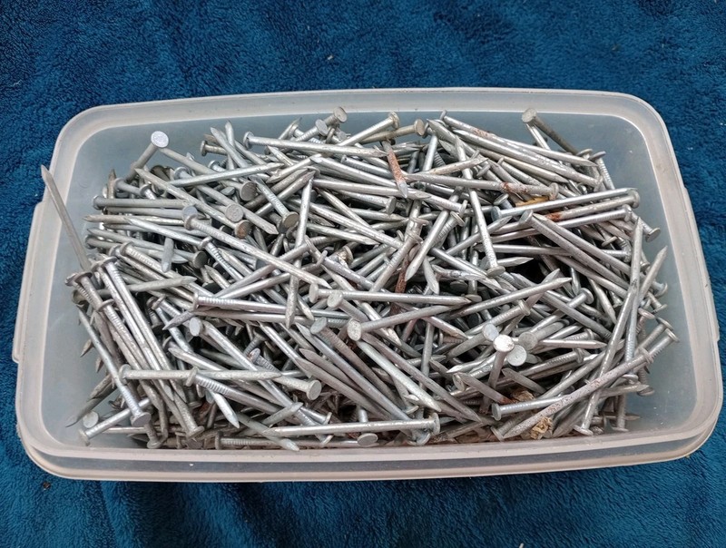 12 Pounds Of 2 1/2 Inch Galvanized Nails