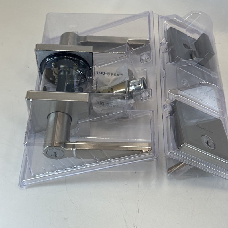 Kwikset Perth Keyed Entry Handle & Single Cylinder Deadbolt Combo Pack 99910-092 gallery