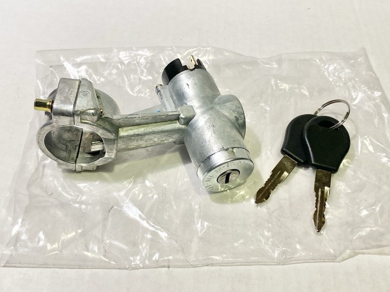 Ignition Switch Cylinder Lock Assembly Fit for Nissan 720